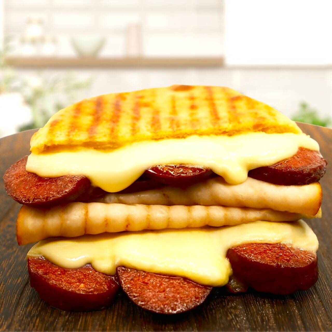 Fümeli ve Sucuklu Tost (Bitirim İkili)