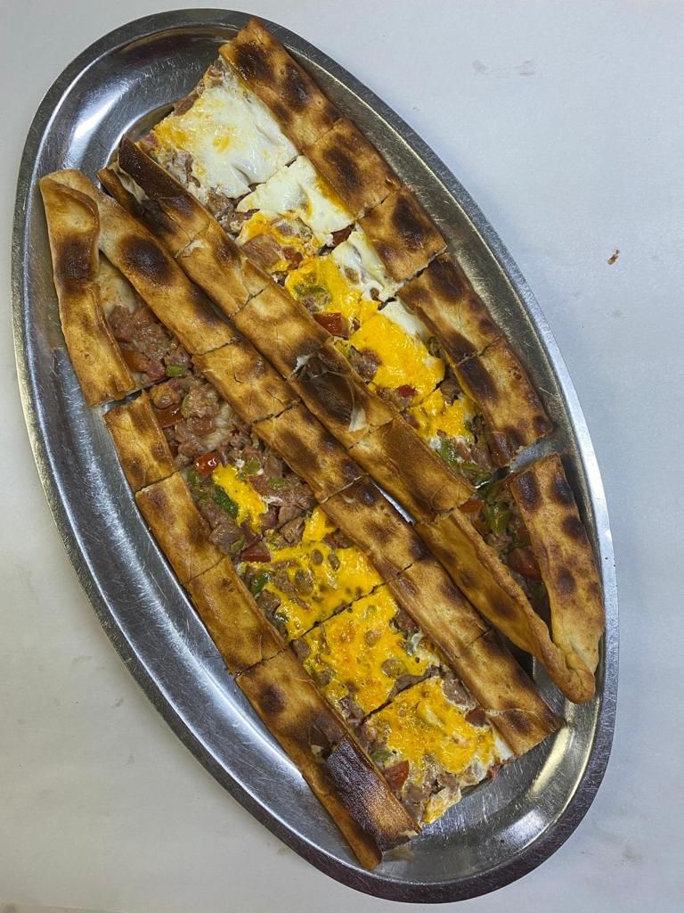 Kuşbaşılı Yumurtalı Pide + Coca-Cola (33 cl.)