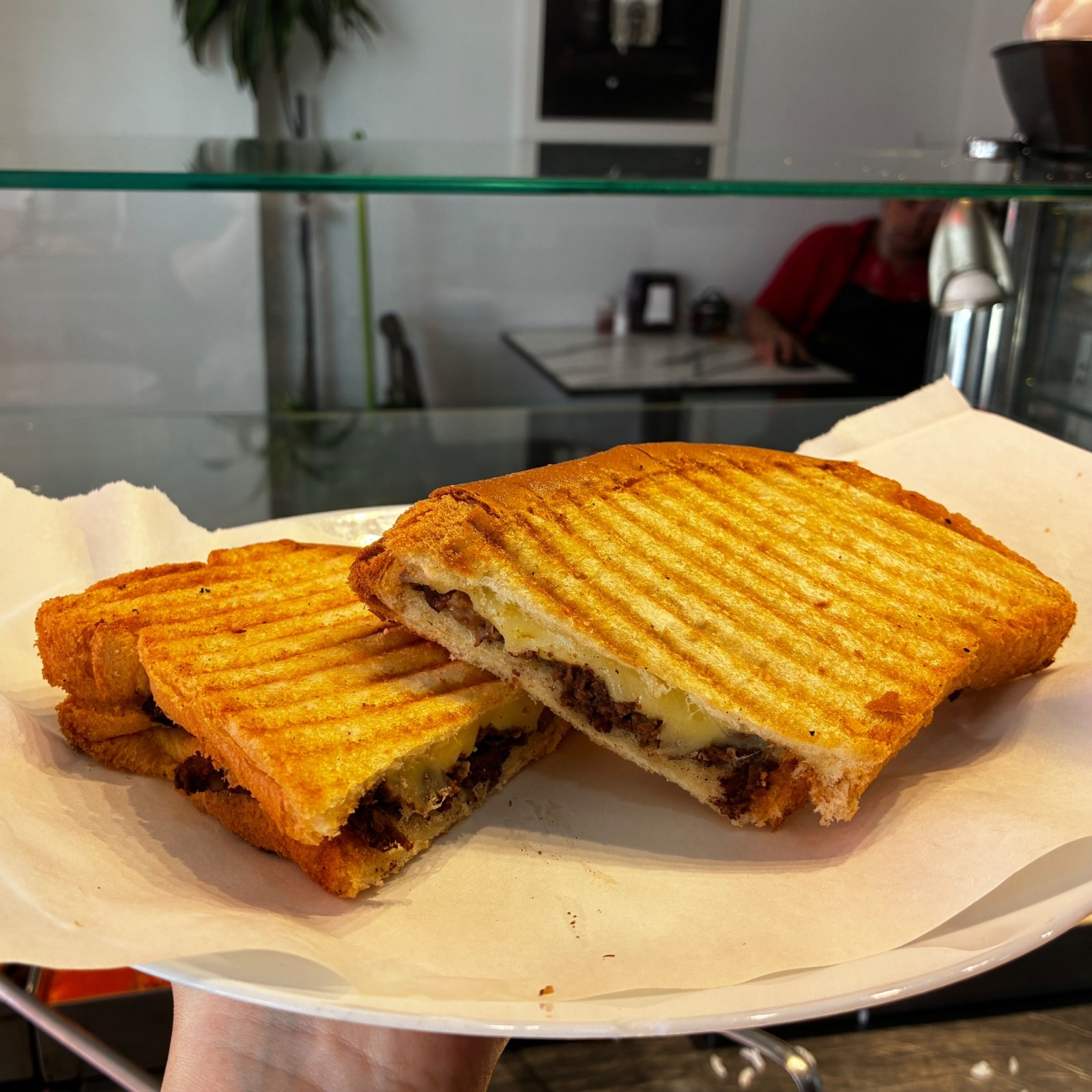 Kavurma Kaşarlı Tost (Ayvalık Tost Ekmeğine)