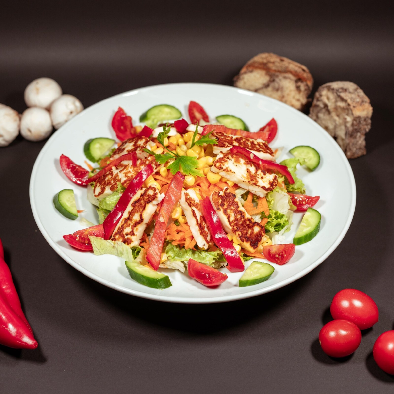 Izgara Hellim Peynirli Salata