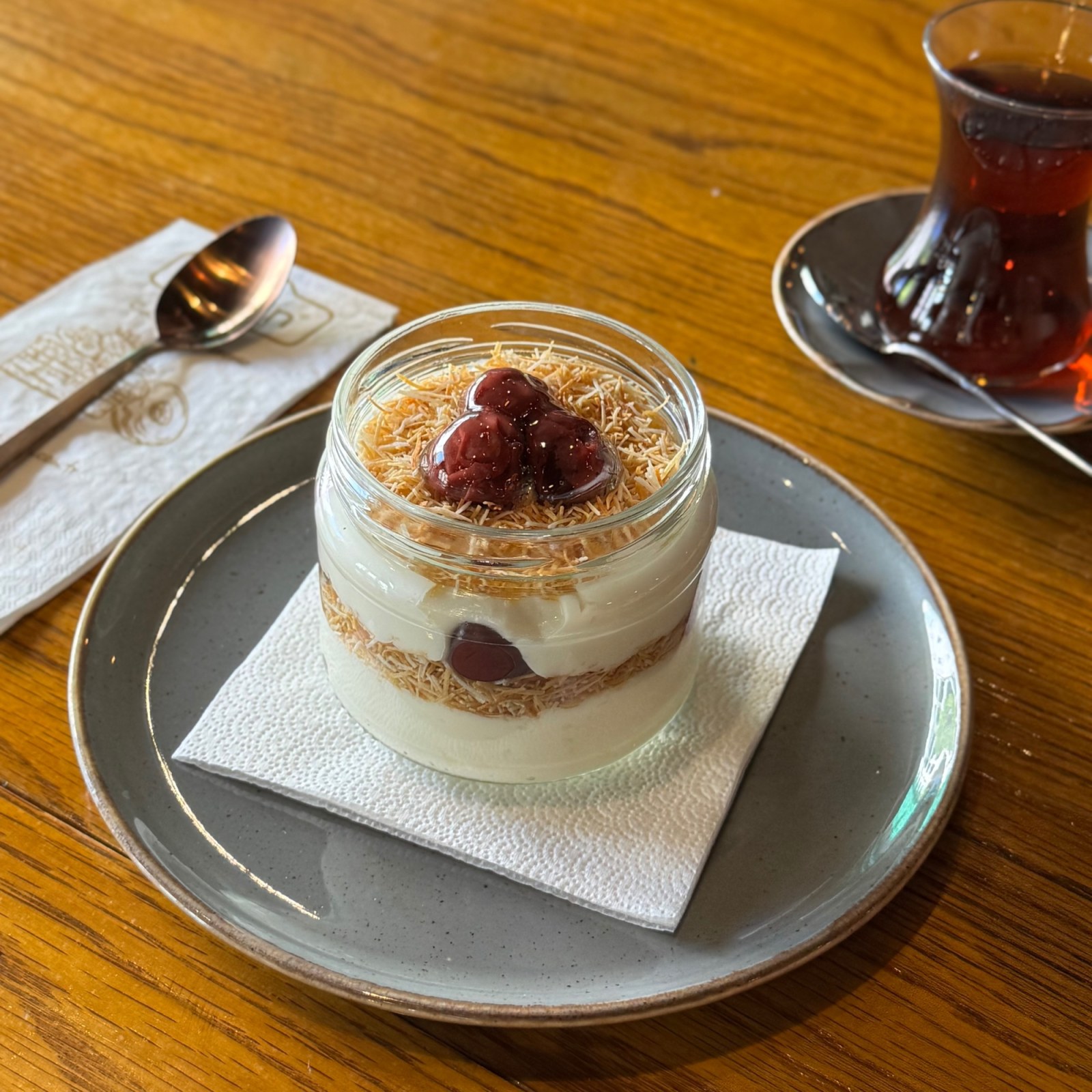 Tel Kadayıflı Vişneli Muhallebi