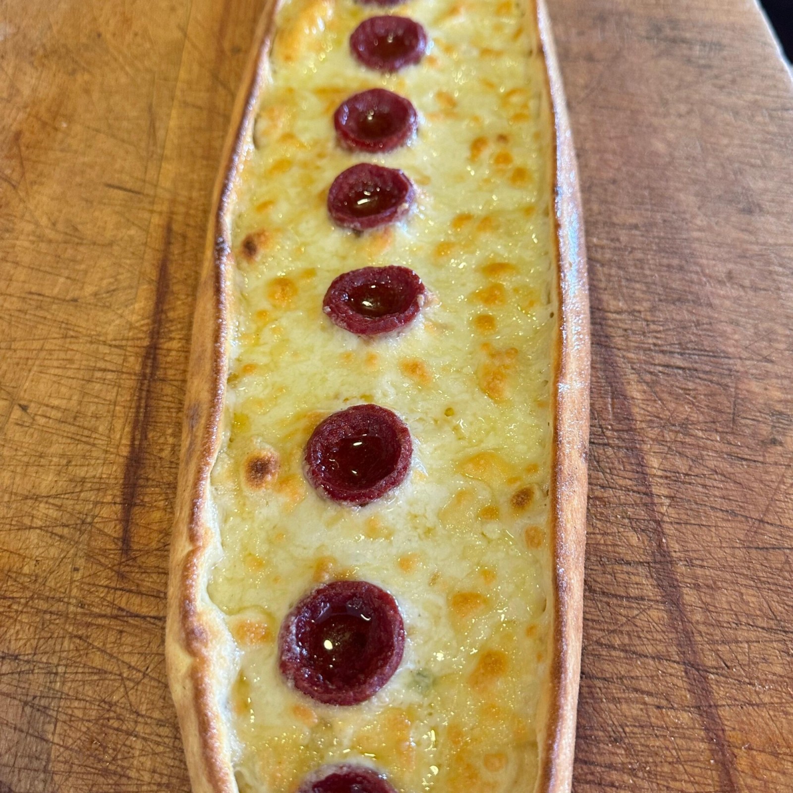 Sucuklu Kaşarlı Pide