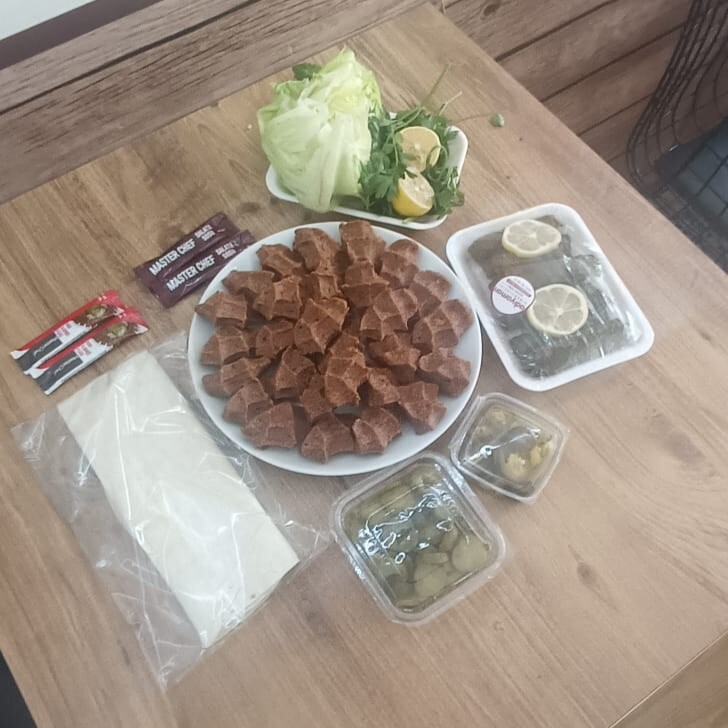 Çiğ Köfte (500 Gr) & El Yapımı Yaprak Sarması (250 Gr) Menü 3