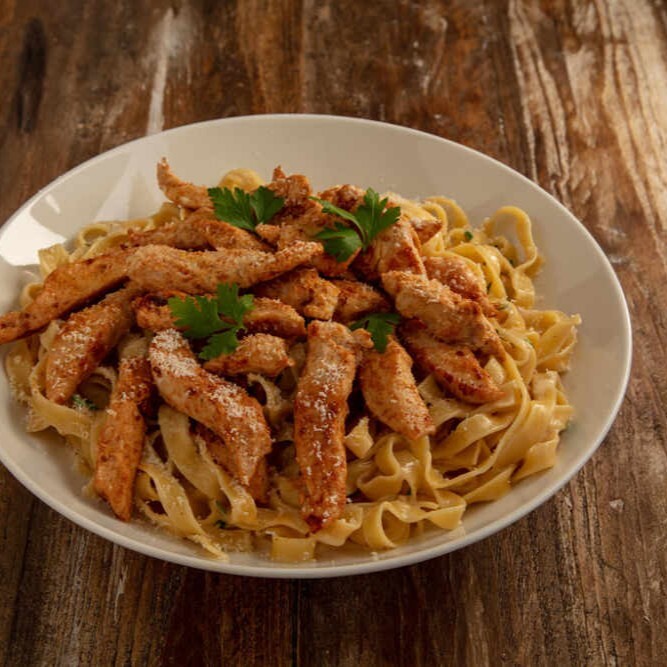 Tavuklu, Napoletan Soslu Fettuccine