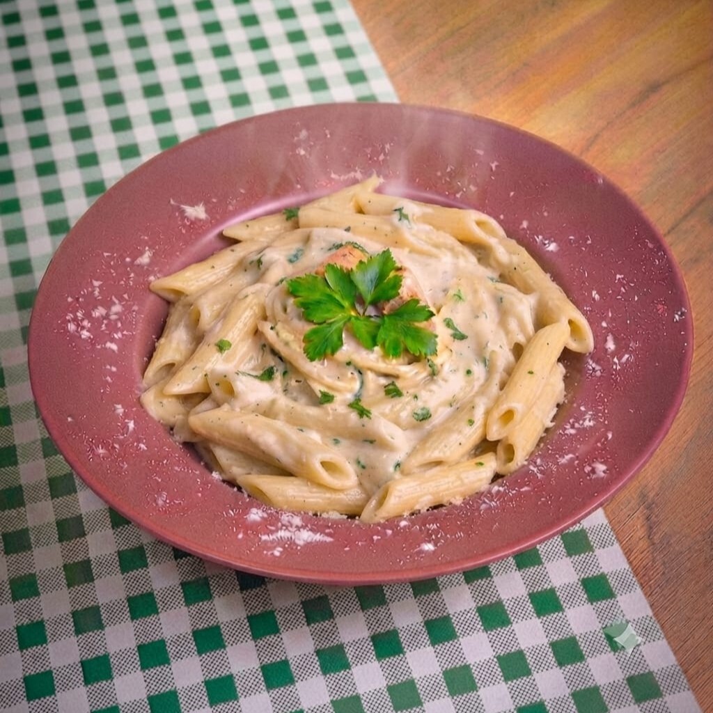 Sade Kremalı Penne Makarna