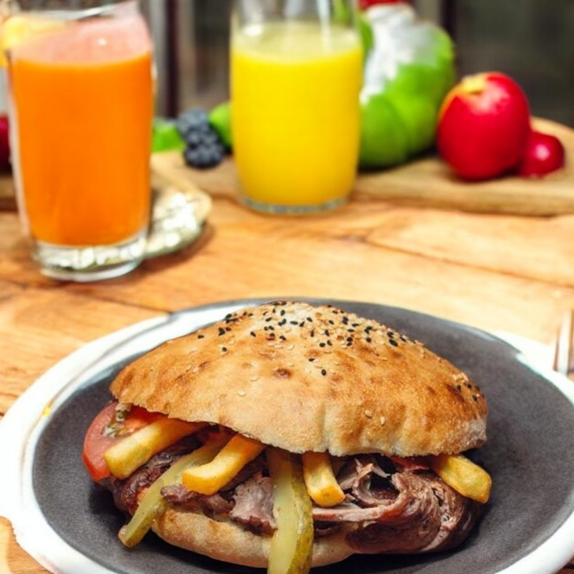 Köri Sos ile Mix Soslu VIP Tombik Et Döner Special Mix VIP Lezzet