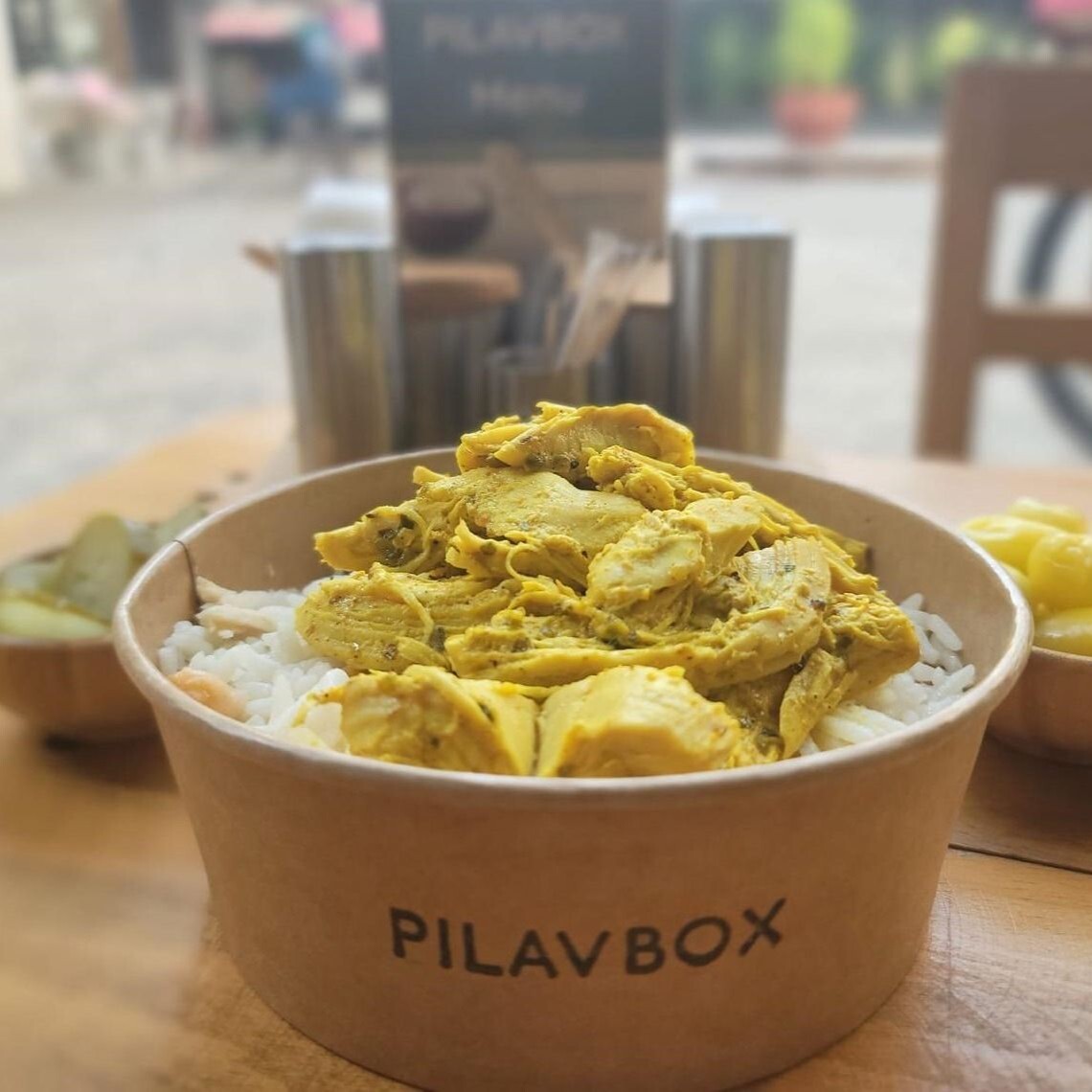Köri Soslu Tavuk ile Pilav (Box) (650 gr.)