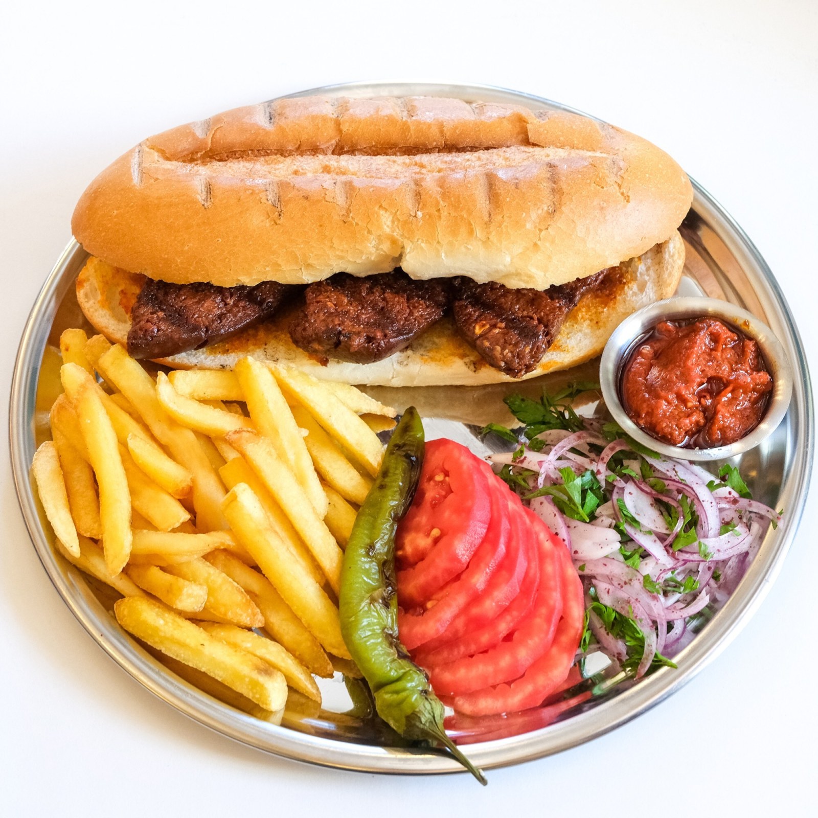 Ekmek Arası Refik Sucuk (1,5 Porsiyon)