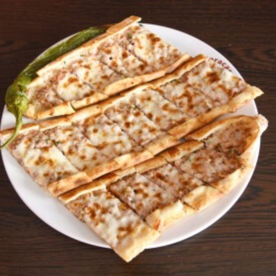 Kıymalı Kaşarlı Pide