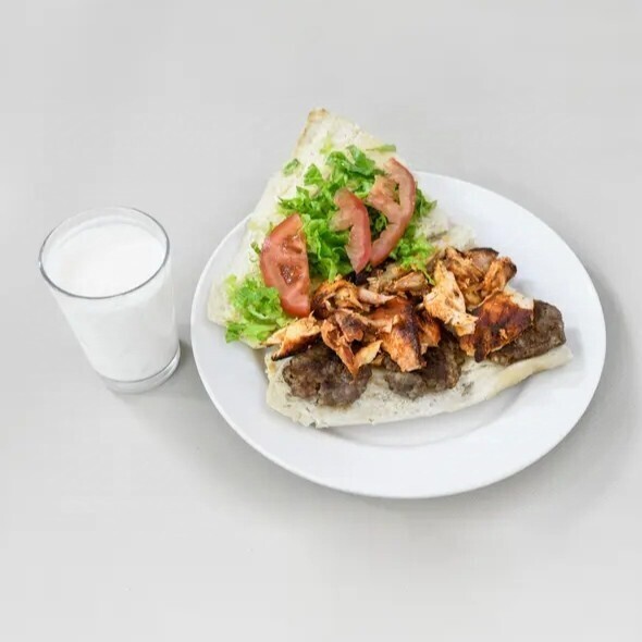 Yarım Ekmek Arası Tavuk Döner Köfte Karışık Menüsü