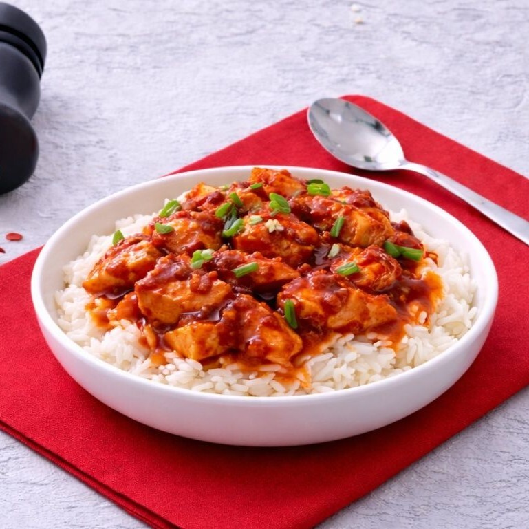 Pilav Üstü Acı Soslu Tavuk