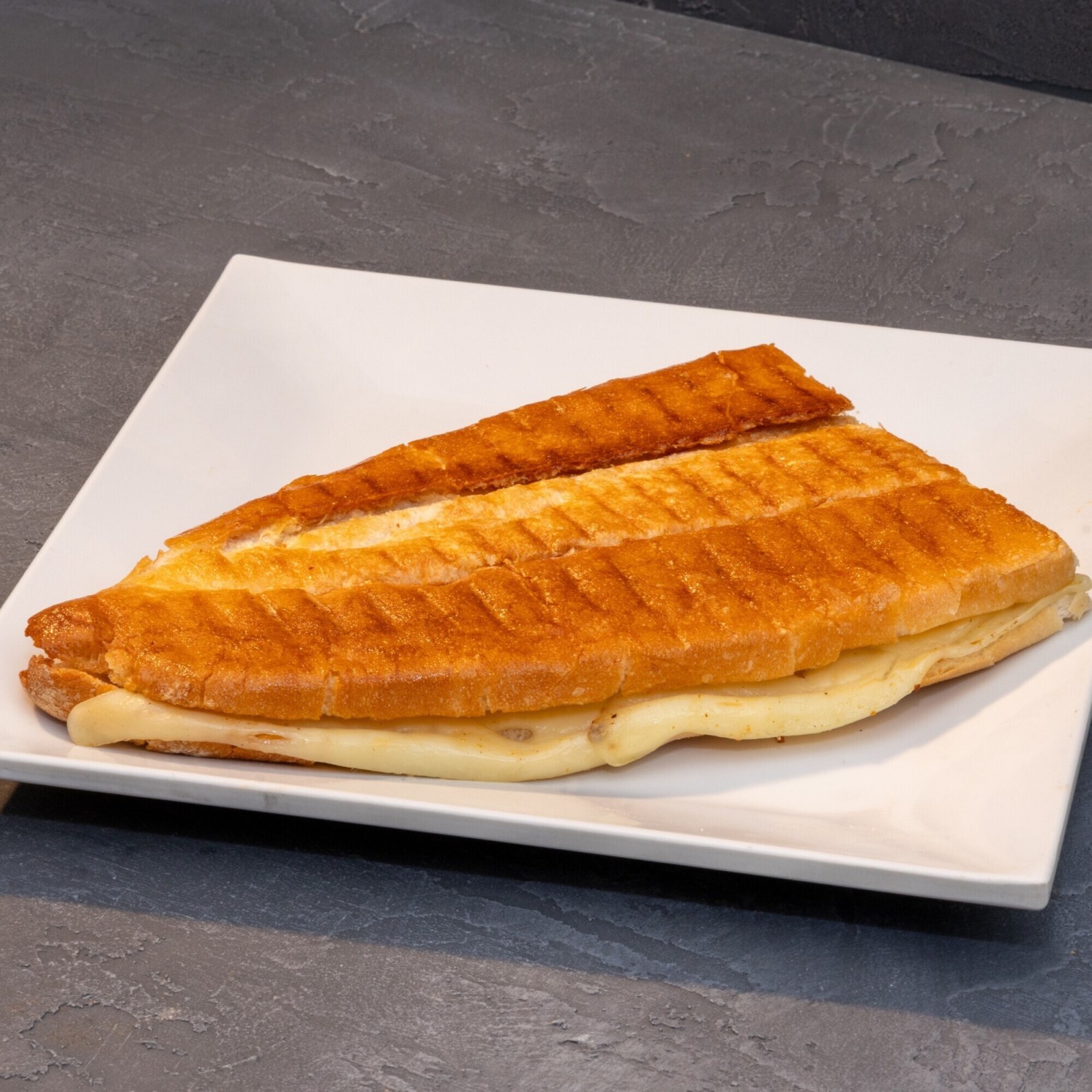 3/4 Ekmek Arası Kaşarlı Tost