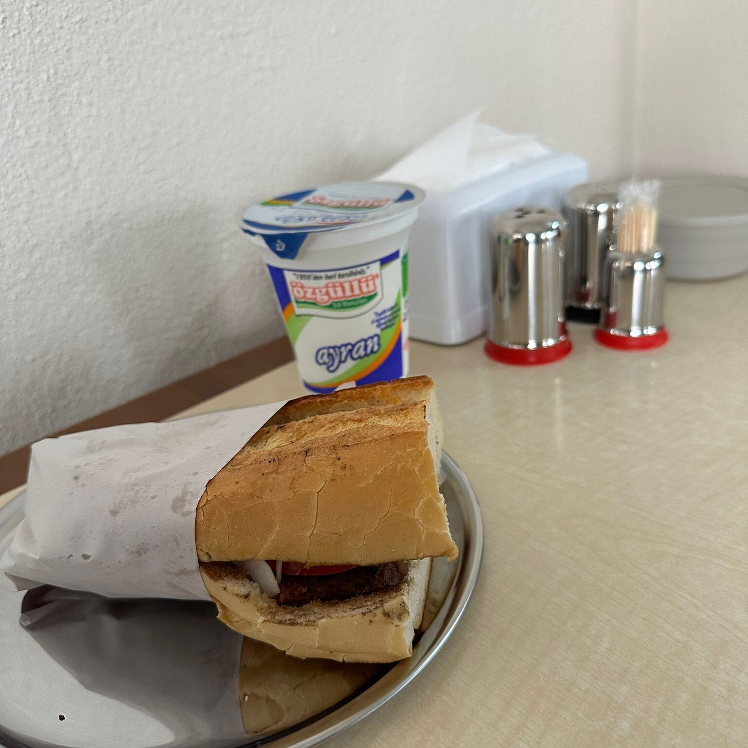 Yarım Ekmek Arası Köfte