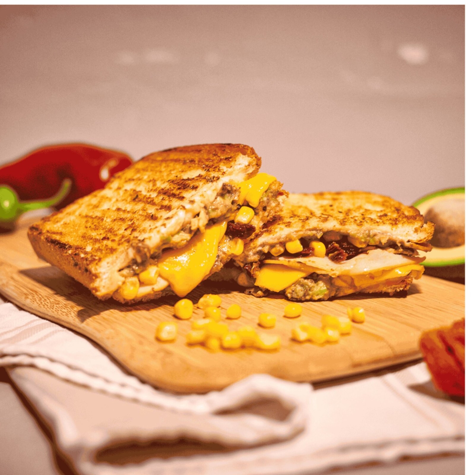 Cheddarlı Sucuklu Tost+AYRAN