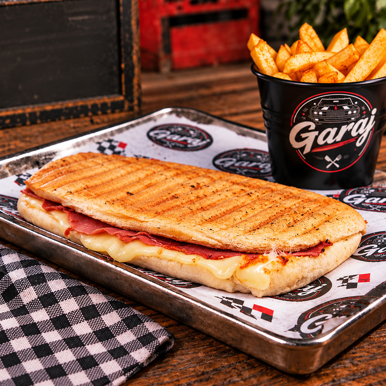 Pastırmalı Kaşarlı Tost + Patates