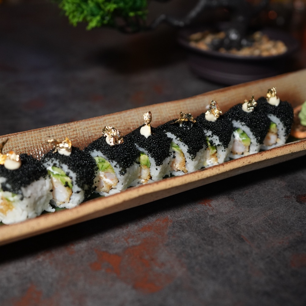 Golden Shrimp Roll (8 Pcs)