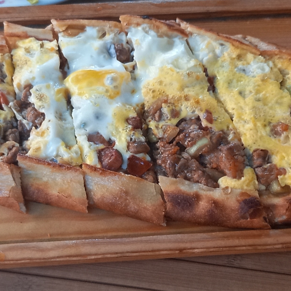 Kuşbaşı Yumurtalı Pide
