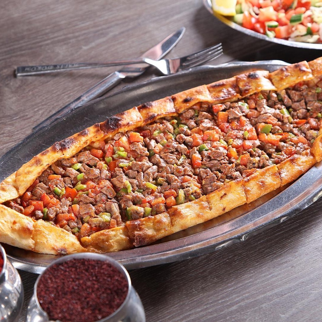 Kuşbaşılı Kaşarlı Pide