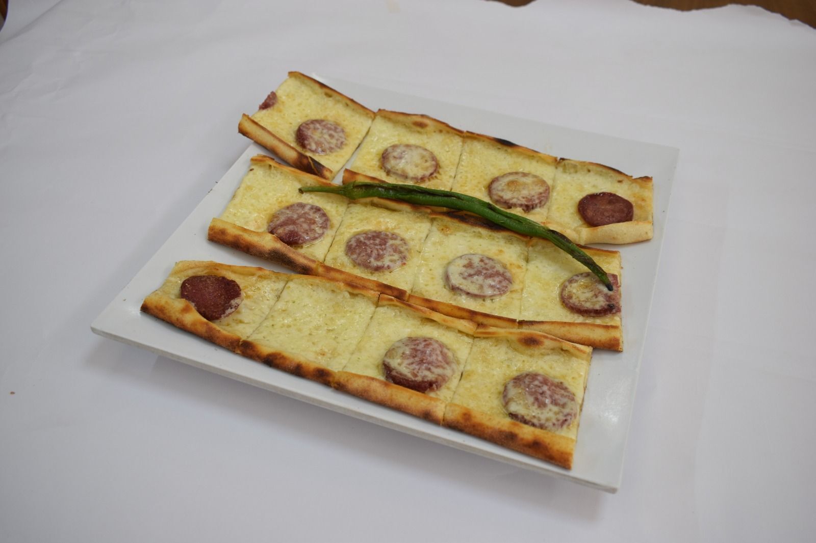 Sucuklu Kaşarlı Pide