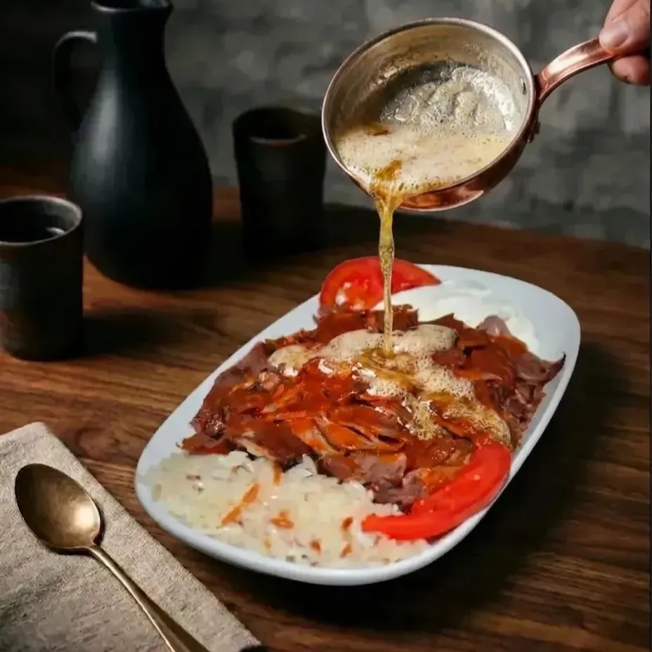 İskender (Yaprak Et Dönerden) + 330 ml Coca-cola