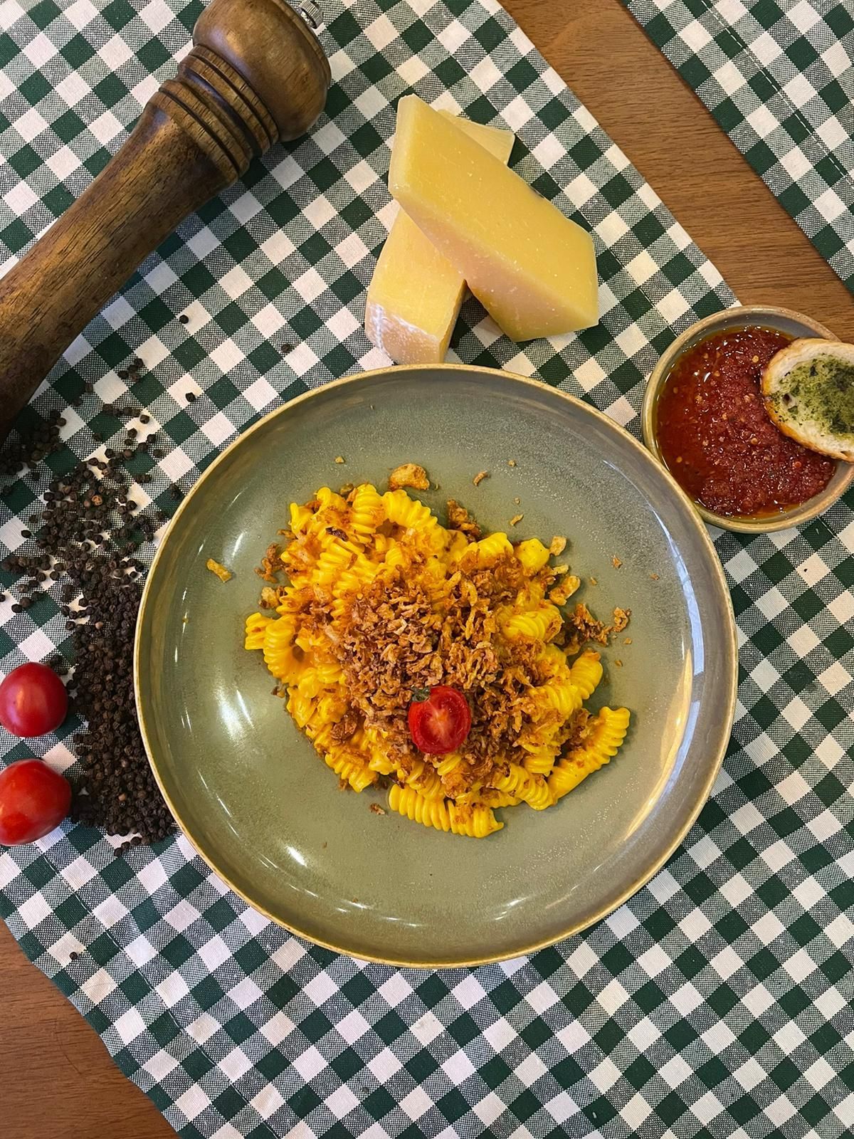 Mac & Çıtır Soğan Fusilli