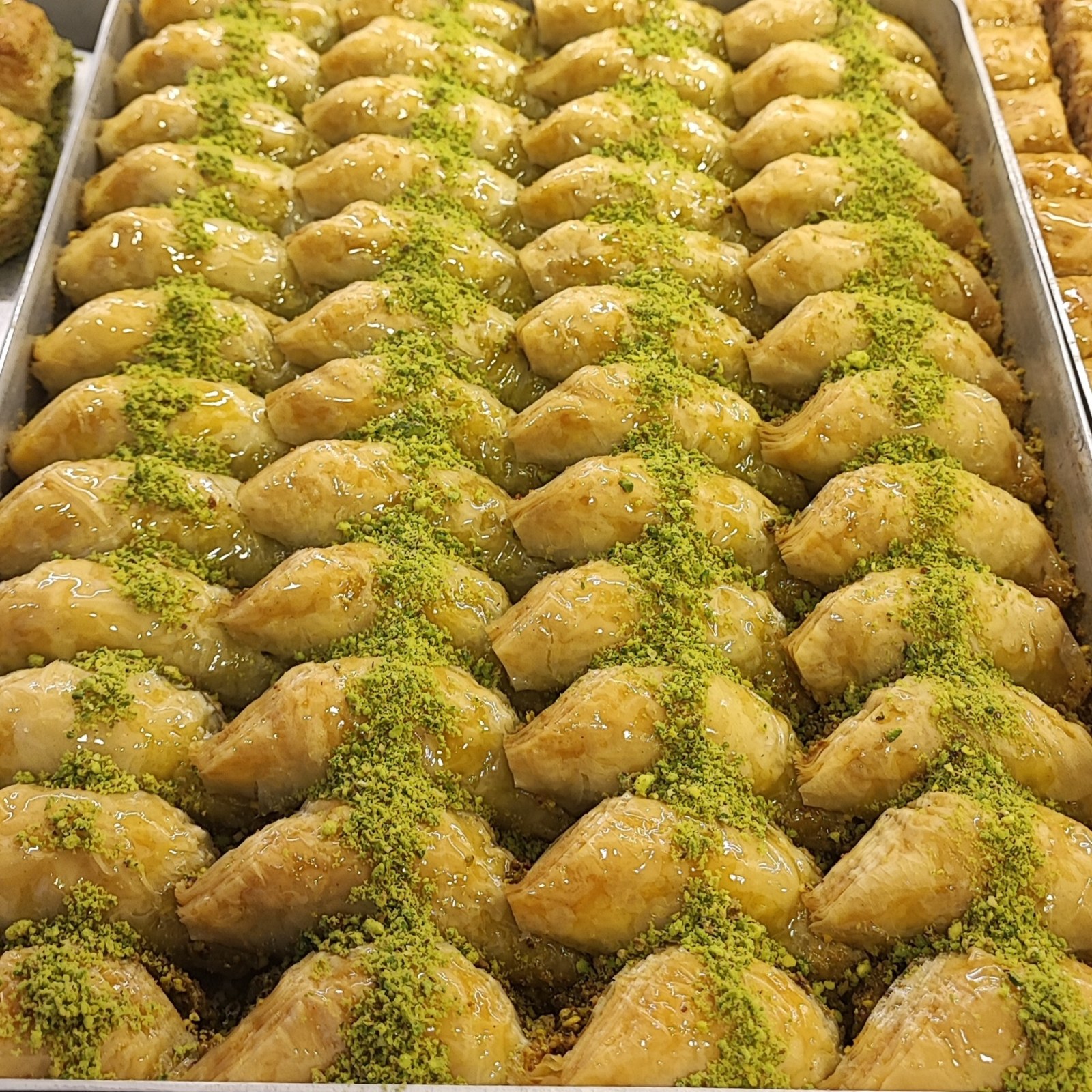 Şöbiyet Fıstıklı (1 kg) + (250 gr) Dondurma