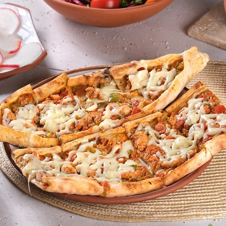 Tavuklu Kaşarlı Pide