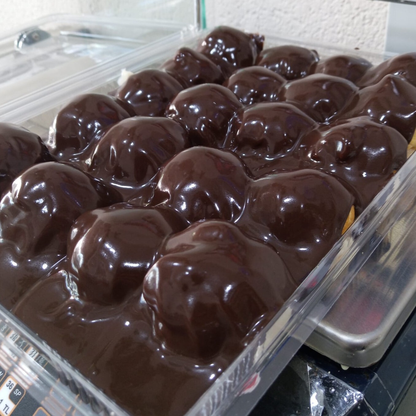 Bitter Çikolatalı A'lâ Profiterol (1.2 Kg.)