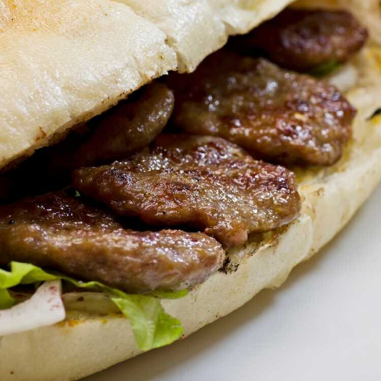 Yarım Köfte Ekmek