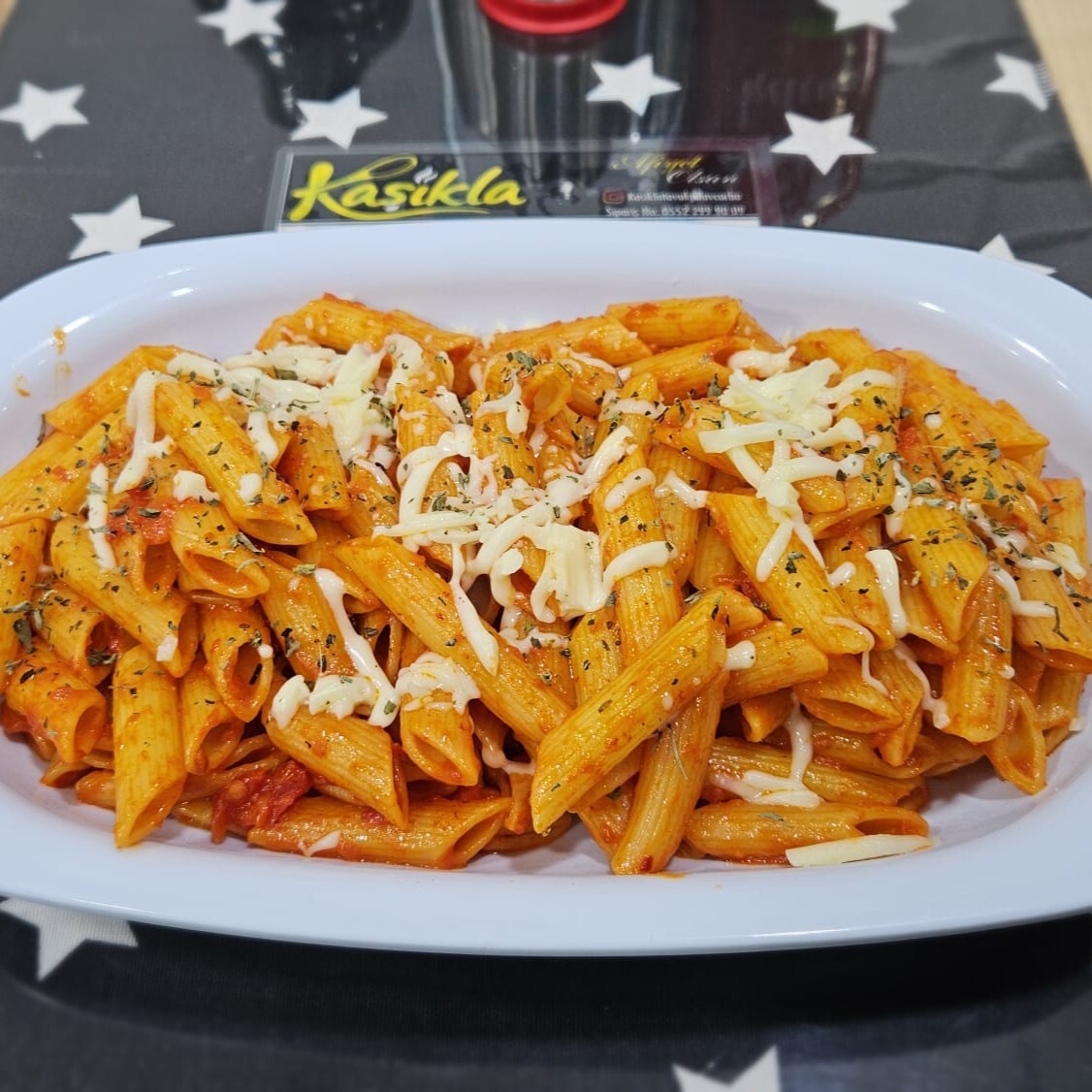 Domates Soslu Kaşarlı Makarna