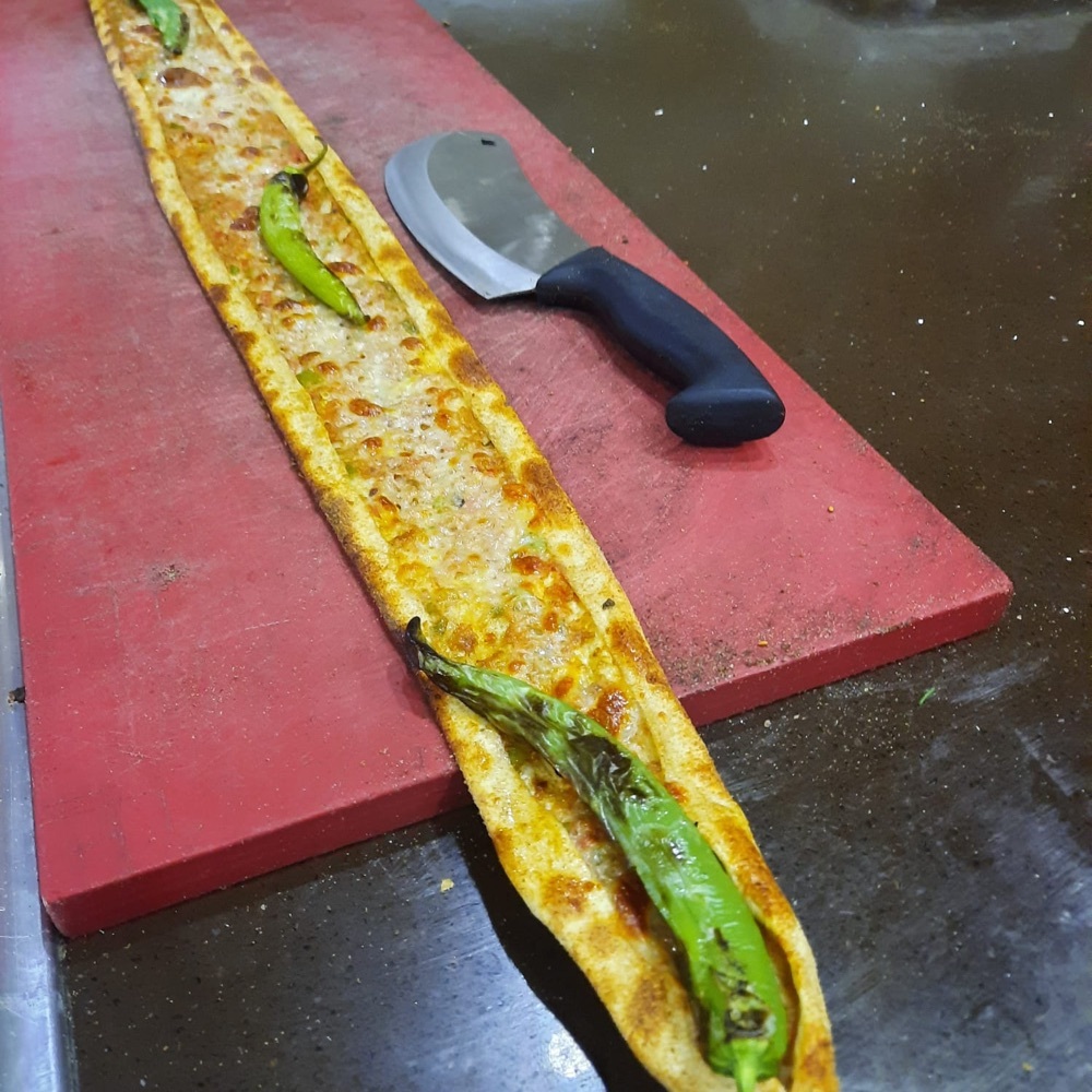 5-Adet- Kıymalı- Uzayan- Kaşarlı- Pide + 2,5-Kola
