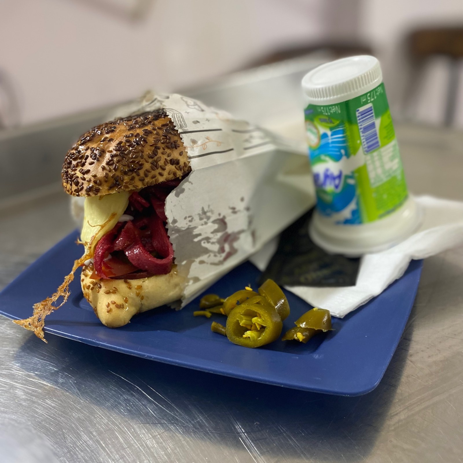 Ferroo Special İzmir Kumru Sandviç Sütaş Ayran Menü