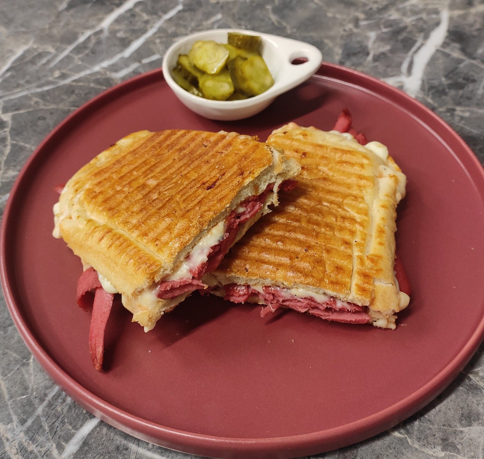 Sosisli Kaşarlı Tost