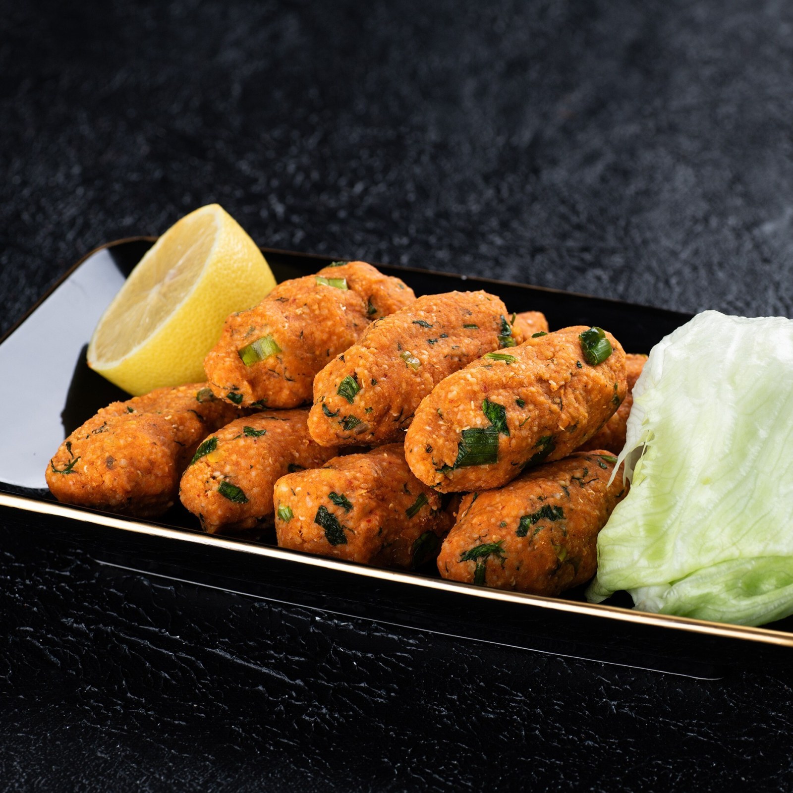 Mercimek Köftesi (Garnitürlü)