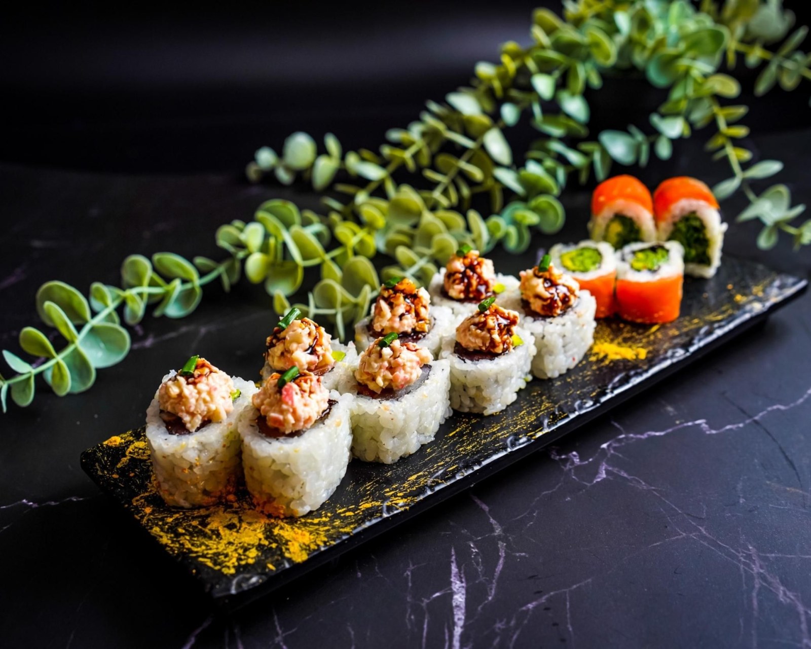 Uber Eats Mega Set ( 8 Roll & 64 Parça ) Dilediğiniz Sushiler ile kendi setinizi oluşturun