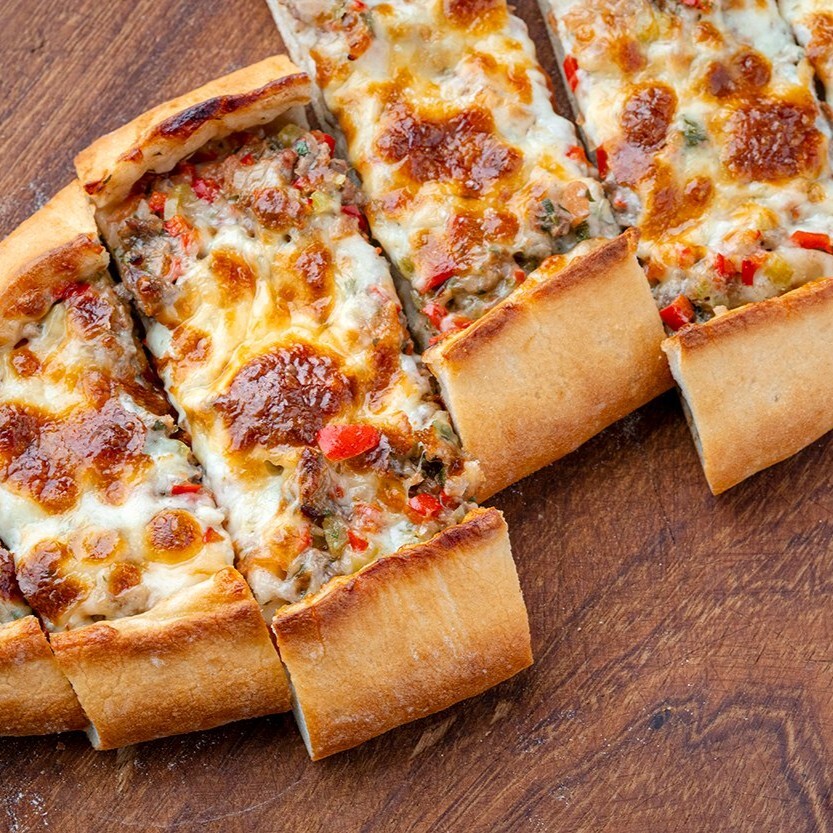 Kuşbaşılı Kaşarlı Pide