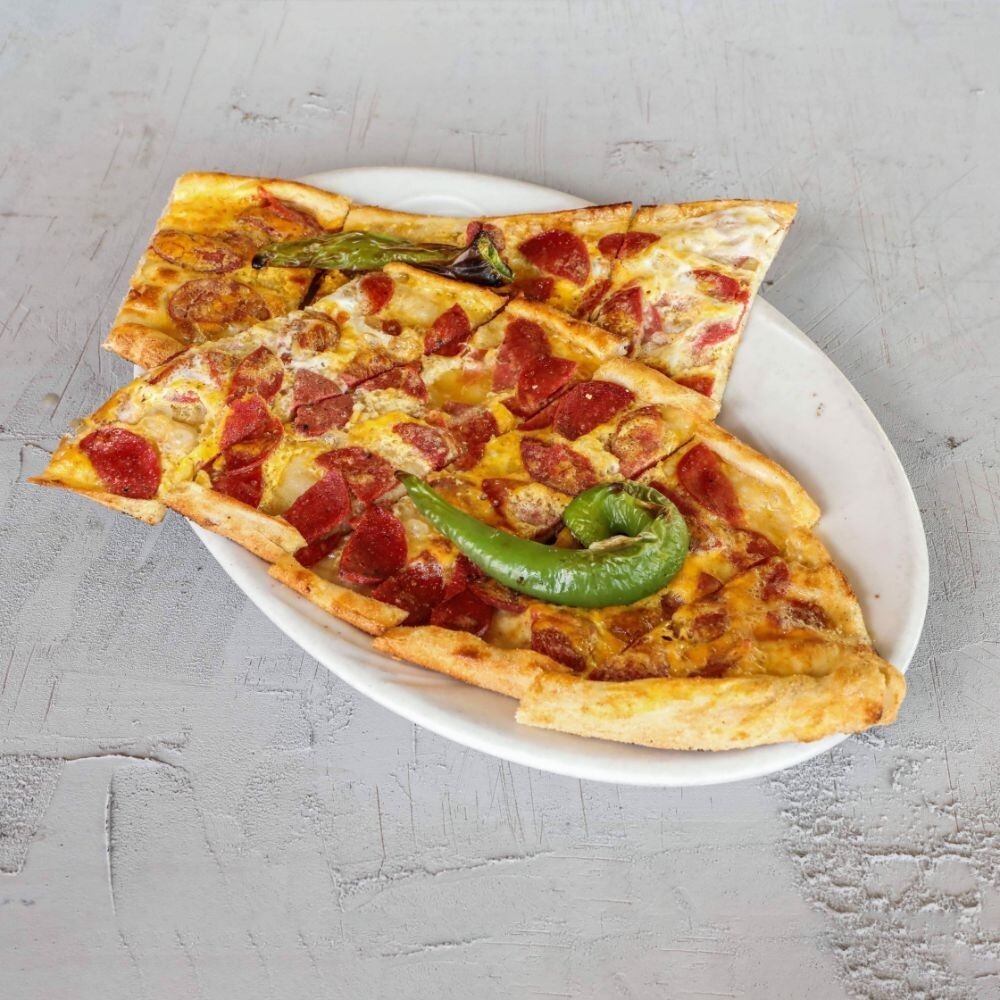 Kıymalı Kaşarlı Sucuklu Mantarı Pide