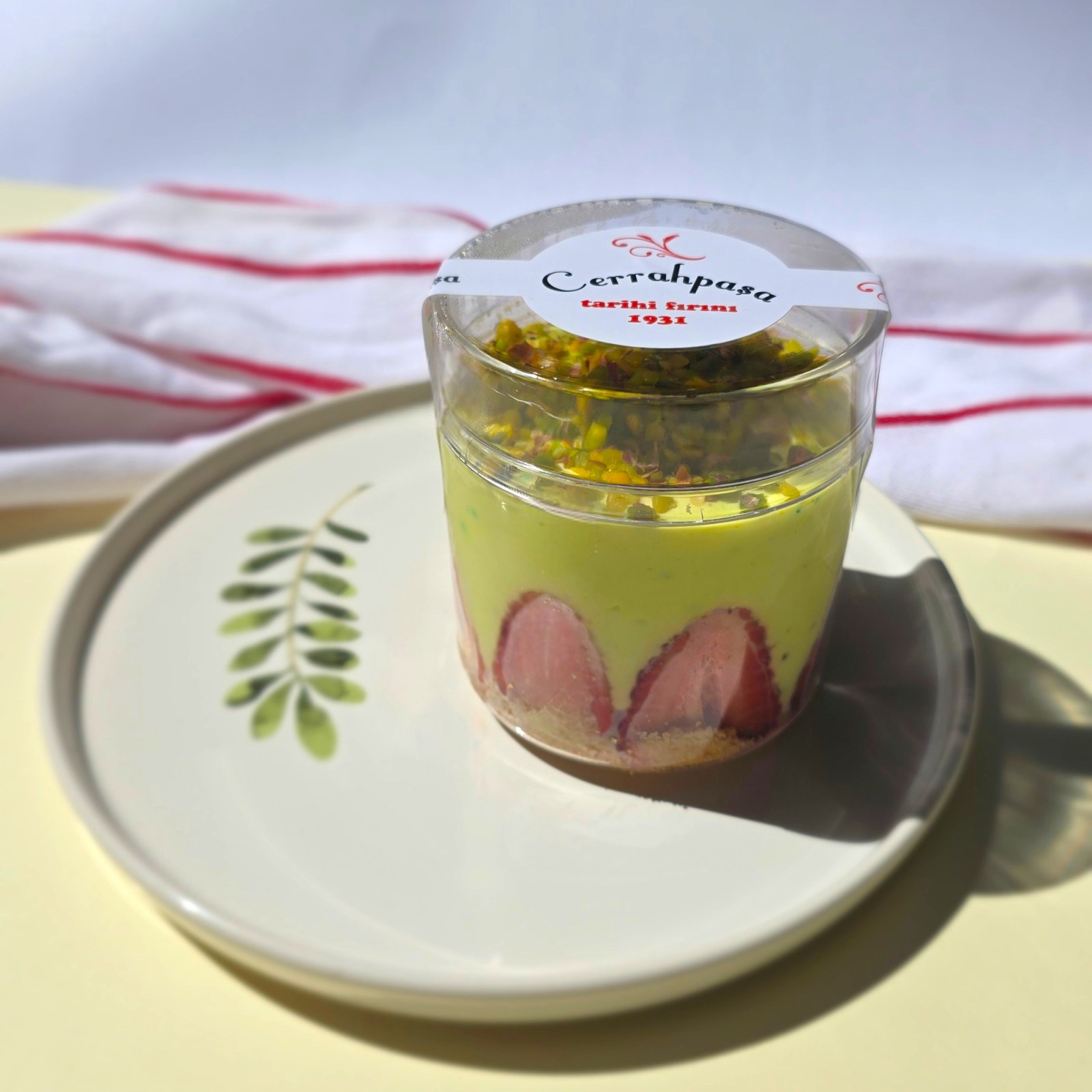 Magnolya Fıstık Aromalı Çilekli