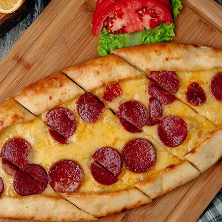 Sucuklu Pide