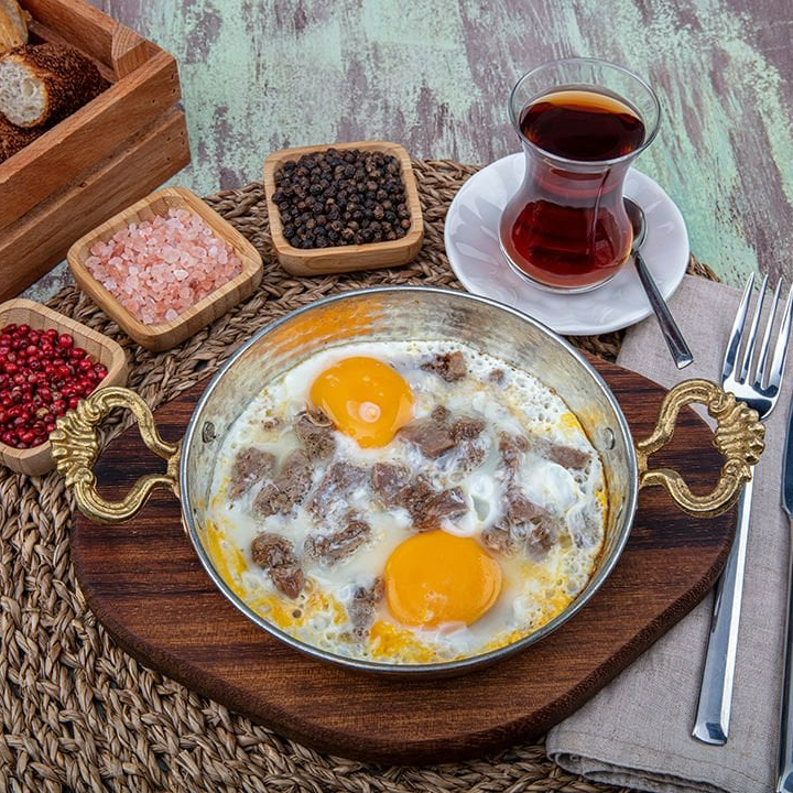 Kavurmalı Yumurta