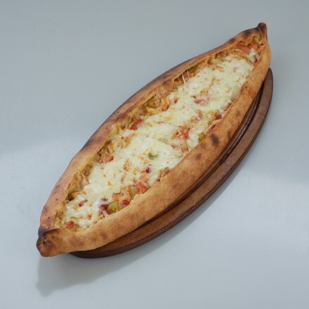 Tavuklu Kaşarlı Pide