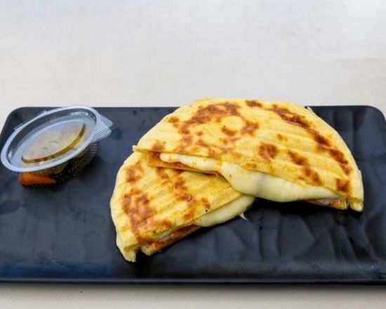 Bazlama Ekmeğine Kaşarlı Tost