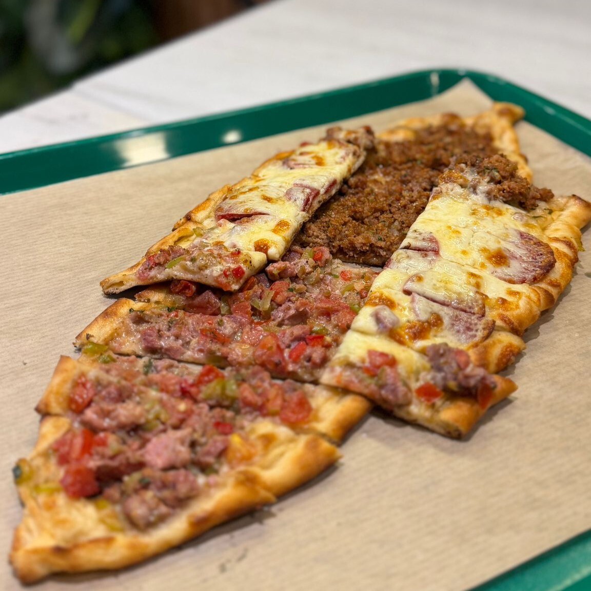 Karışık Pide (1,5 Porsiyon) + İçecek