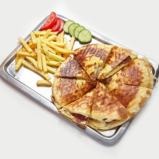 Pastırmalı Kaşarlı Bazlama Tost