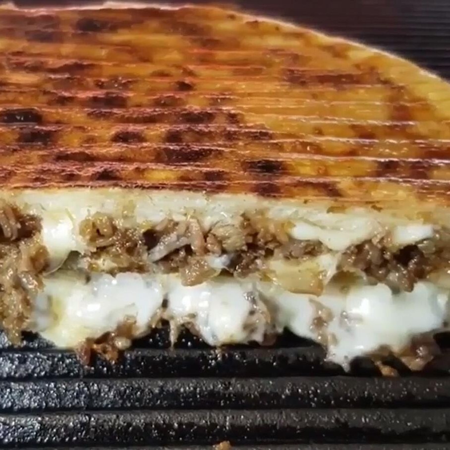 Bazlama Ekmek Kavurmalı Tost