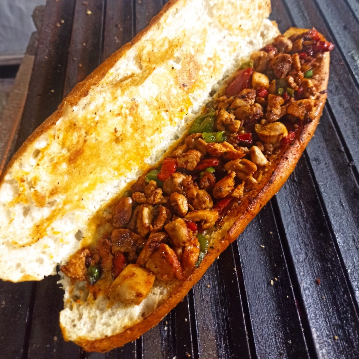 Ekmek Arası karışık(köfte tavuk)