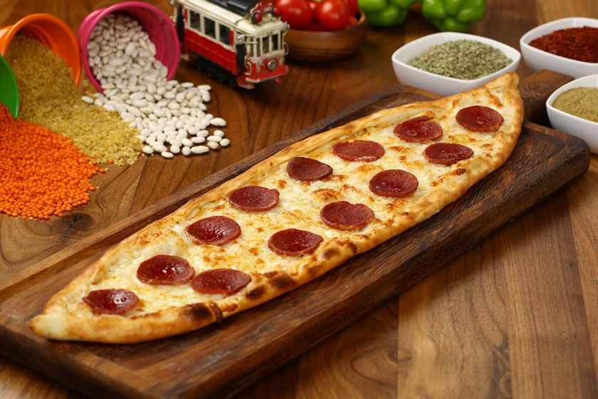 Sucuklu Kaşarlı Pide