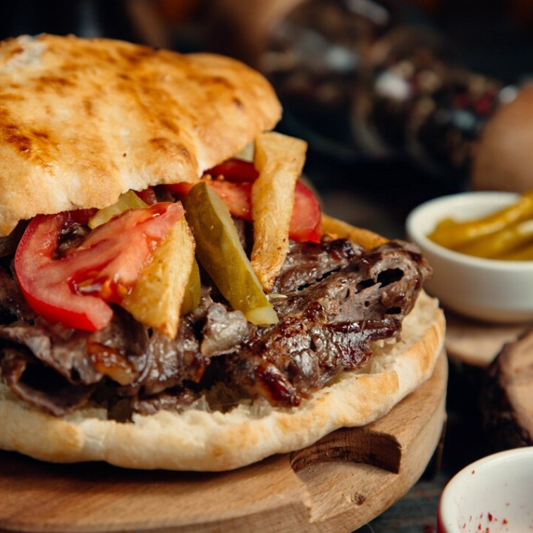 Tombik Et Döner Gerçek Közde bekletilen Tereyağıyla pişirilmiş İstanbulda Tek