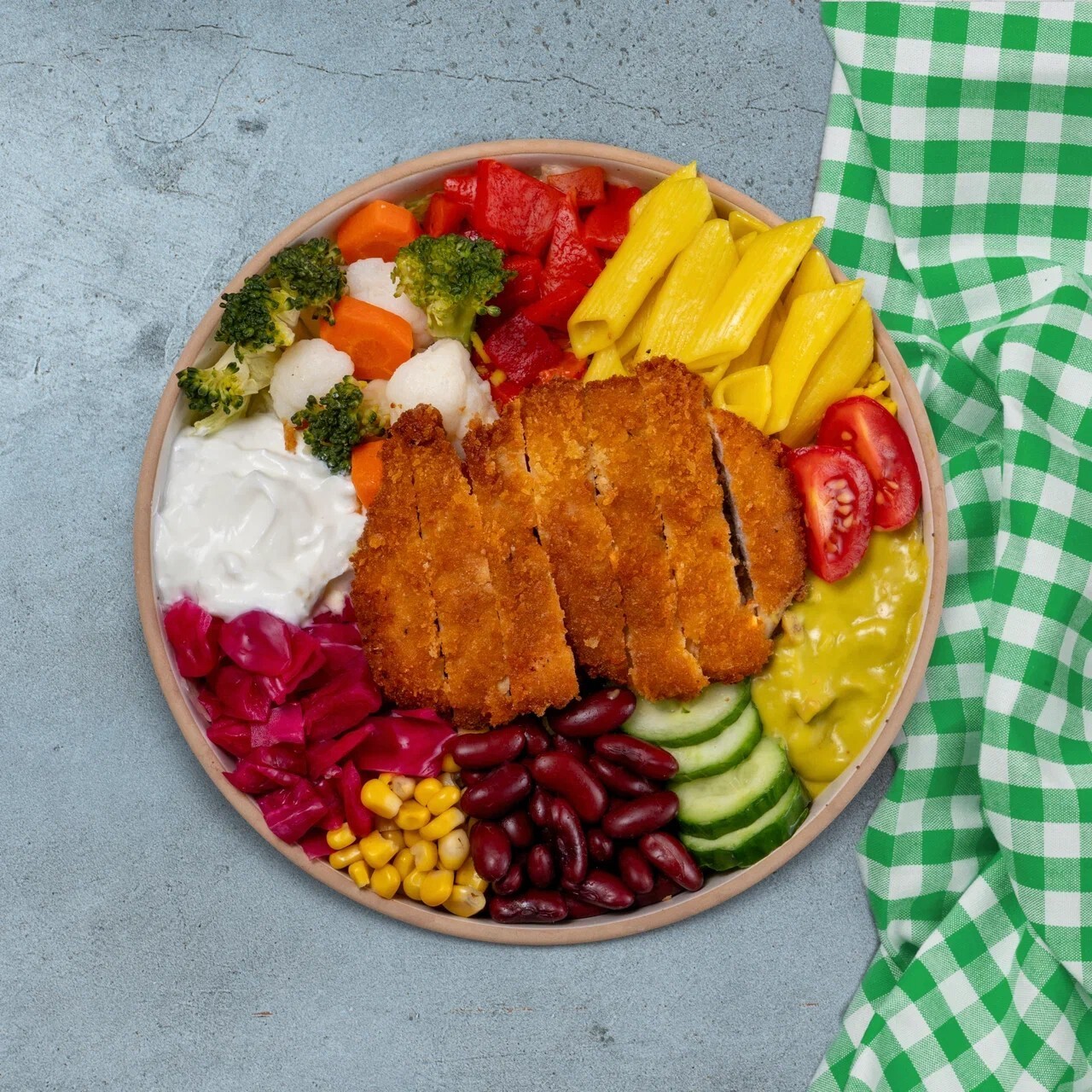 Çeşit Makarnalı Schnitzel Bowl