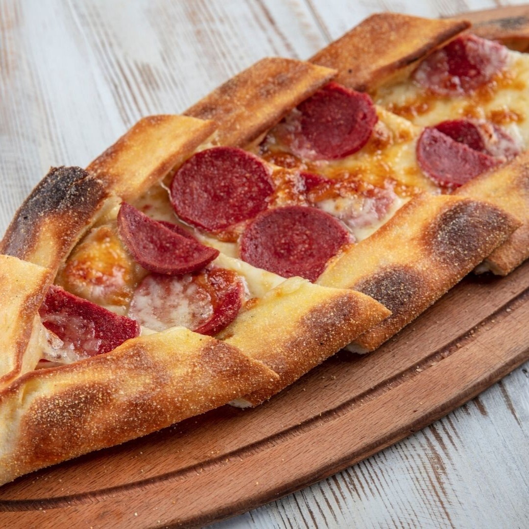 Kaşarlı Sucuklu Pide